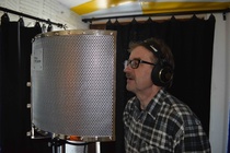 Lauluäänitykset tehtiin pääosin 8.4.2016. Maaliskuussa äänitettiin Angelniemi, Kuuluu Hullu kuu, Orfeus ja kuunvarjo sekä Angelniemi. 