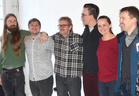 Konsertin päätteeksi saatiin yhteiskuvaan levyn avainhenkilöitä: vasemmalta Karri Lehtonen, Sami Kurppa, Martti Heikkilä, Mikko Nuorala, Selina Sillanpää ja Matti Suvela. Kuvan otti Tarmo Kauppinen.